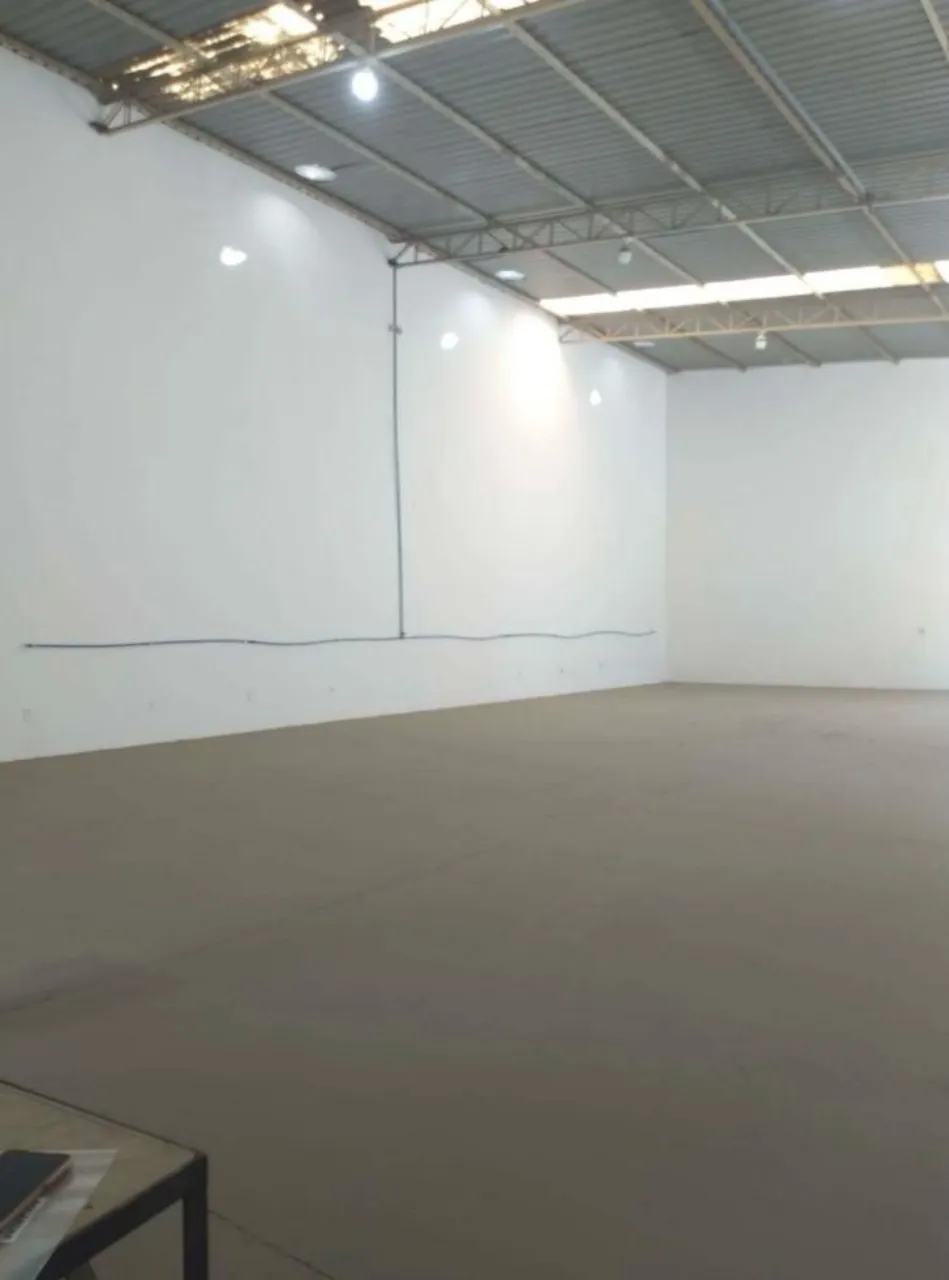 Imagem Salão Comercial para Locação em Sorocaba-SP, Bairro Recreio Marajoara: 1 Sala, 2 Banheiros, 400m² de Área