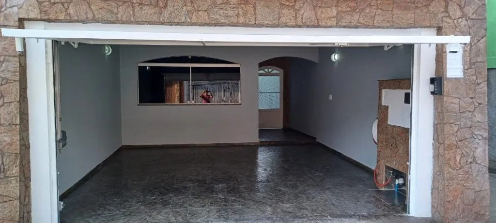 Imagem Sobrado à venda em Santo André-SP: 3 quartos, 1 suíte, 2 banheiros, 2 vagas, 274m² no Jardim Las Vegas!