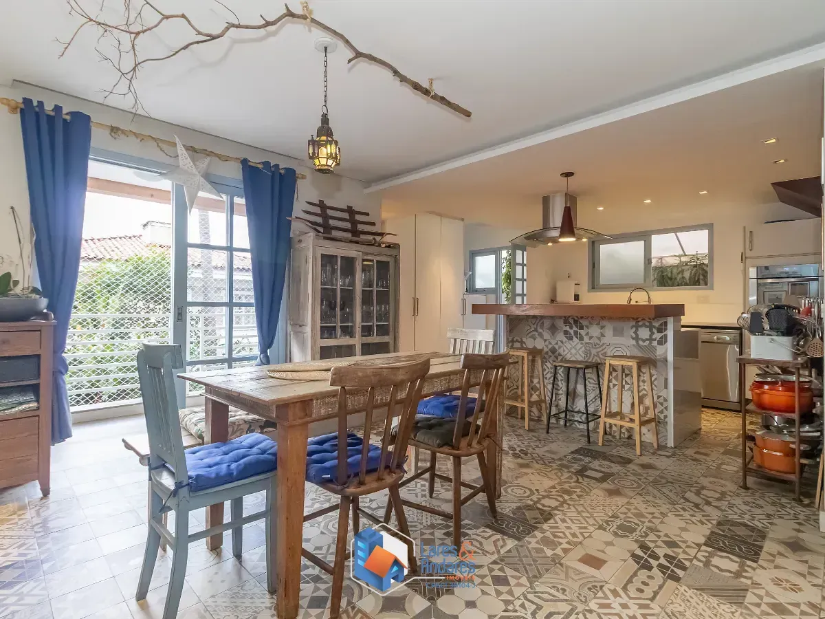Imagem Casa no condomínio Villas de São Francisco IX para venda com 3 quartos, sendo 3 suítes, 330m²