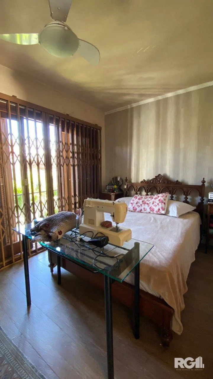 Imagem CASA AMPLA 3 DORMITÓRIOS NO ANDAR SUPERIOR NA CIDADE BAIXA .