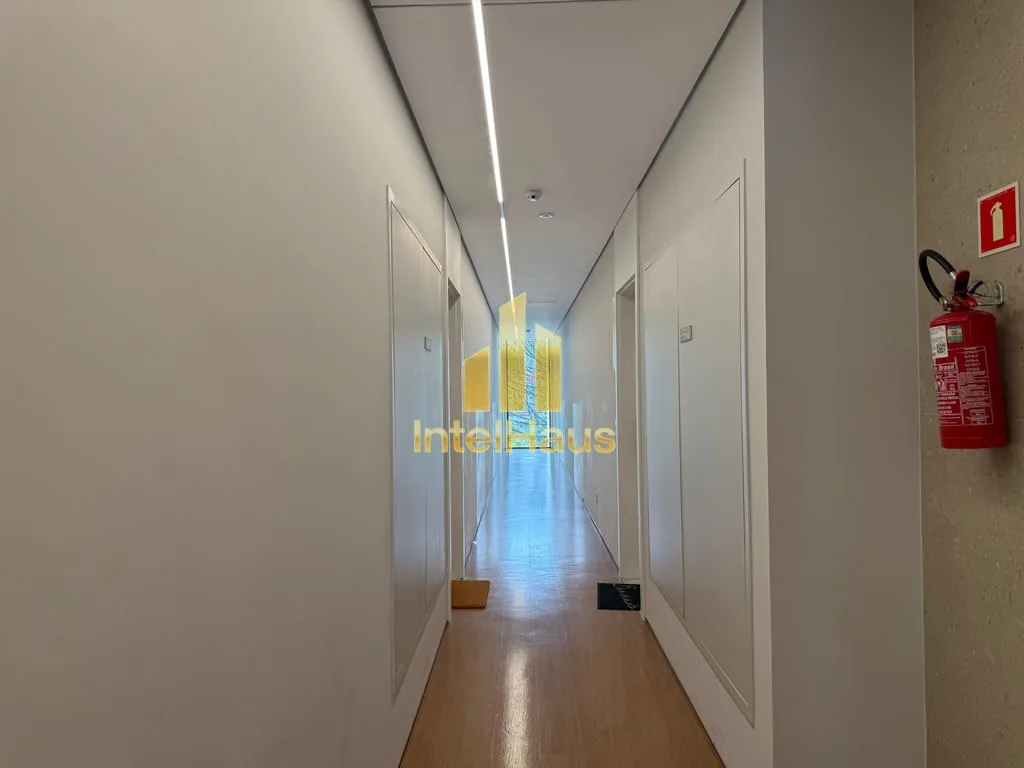 Imagem Apartamento à venda no Batel, em localização privilegiada na Avenida Vicente Machado, próximo a ...