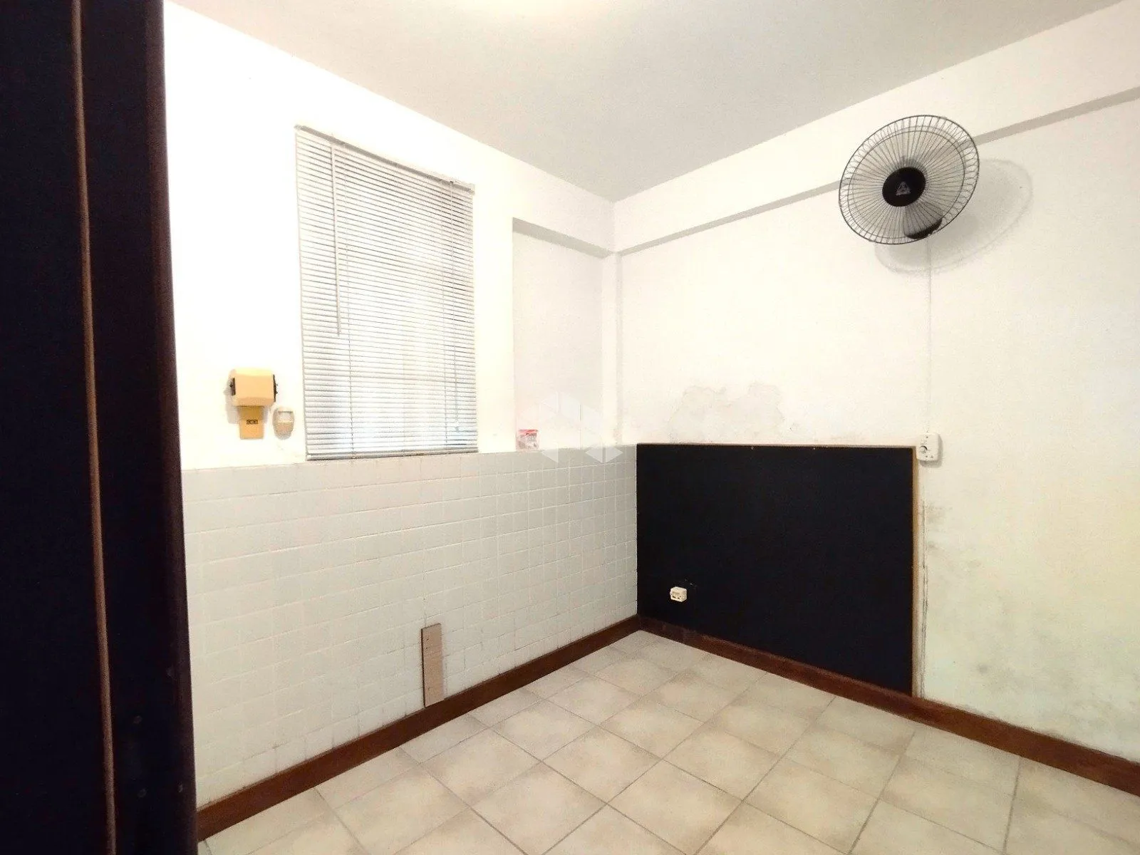 Imagem Vende conjunto comercial com 07 salas