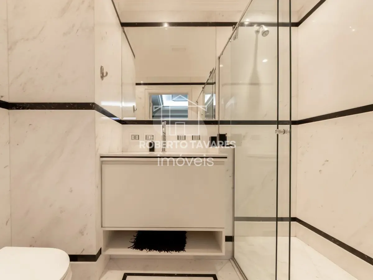 Imagem Apartamento com 392m² área útil - 3 dormitórios (3 suítes) c/ varanda integrada ao living - 1 escritório - 5 banheiros (1 lavabo) - 1 vaga c/ manobrista.
