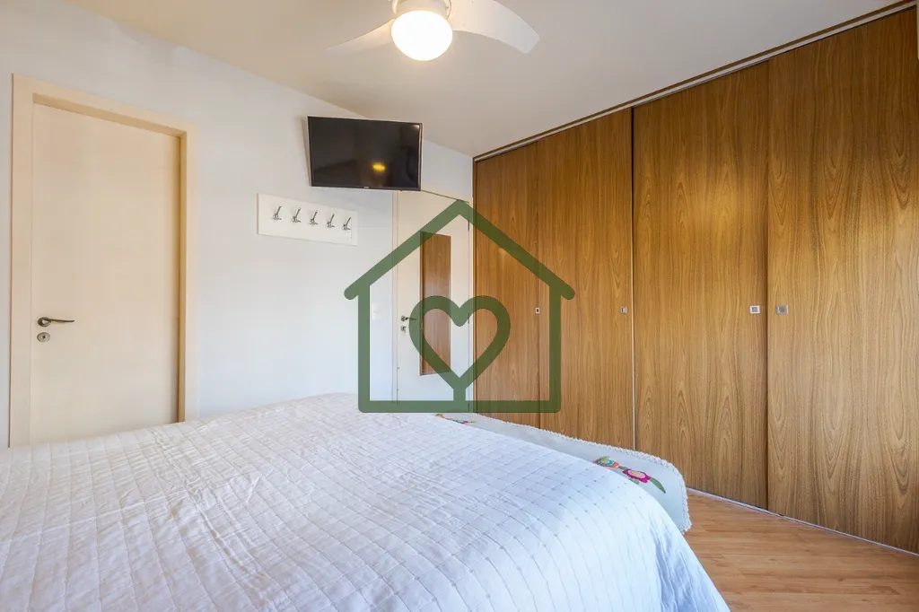 Imagem Apartamento semimobiliado no Jardim Botânico de 2 dormitórios com 105 m² privativos. Imóvel cont...