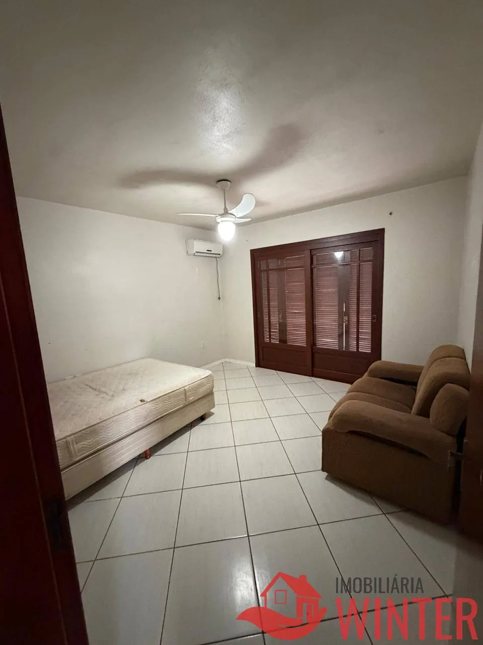 Imagem Casa ampla com ⁠2 dormitórios sendo um deles duplo