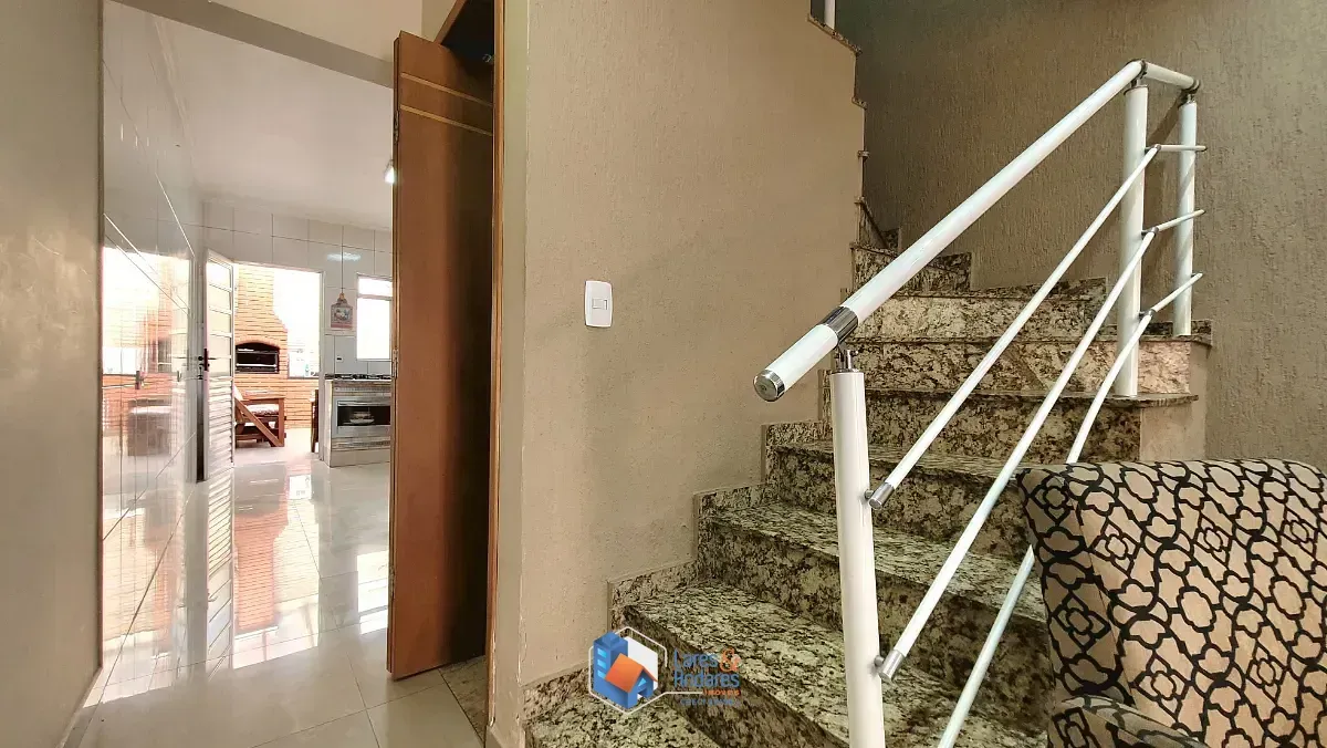 Imagem Sobrado para venda em Jardim Santa Adélia com 3 quartos, sendo 2 suítes, 97m²