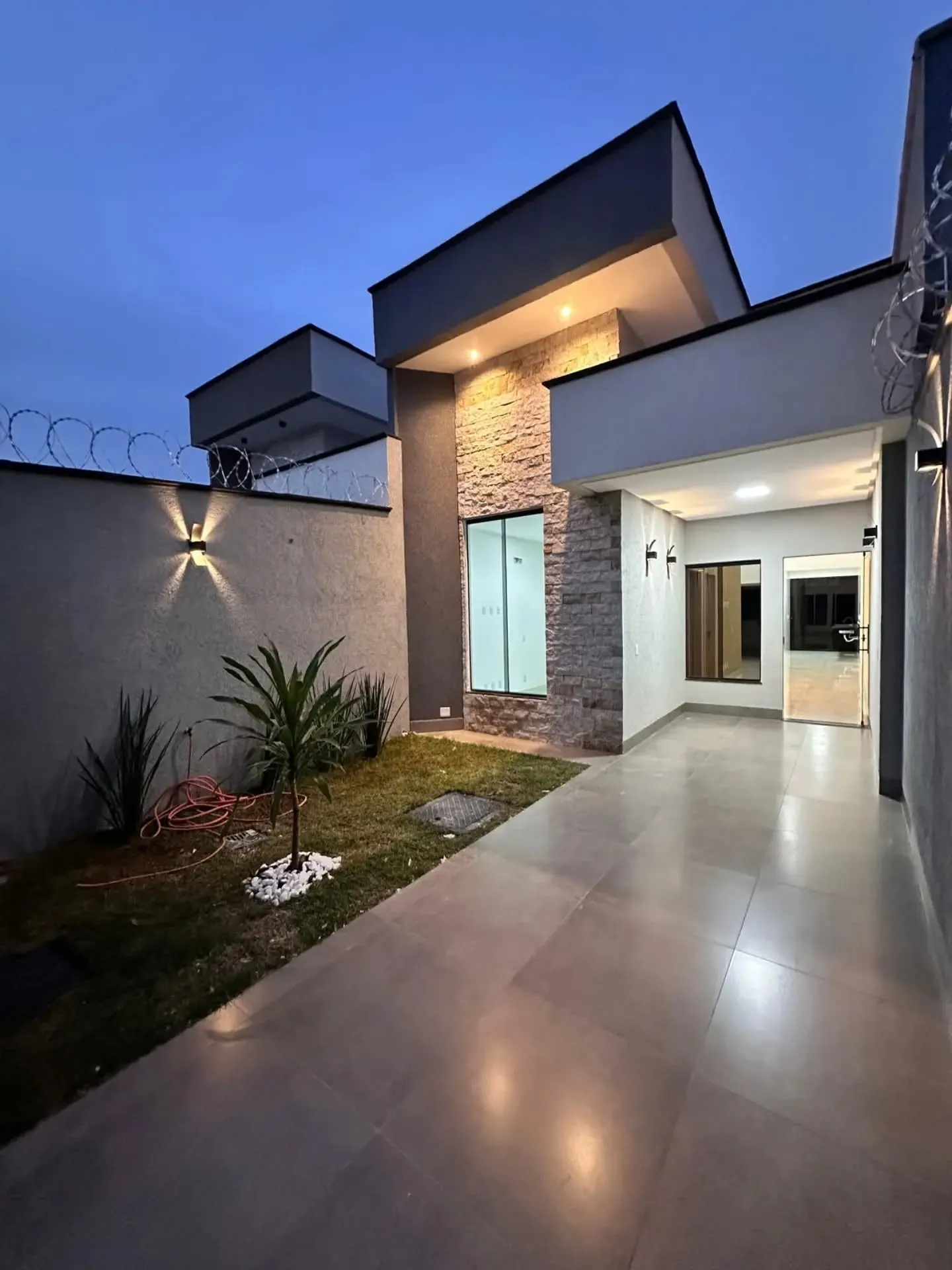 Imagem Casa 3/4 Sendo 1 Suite No Solar Bouganville