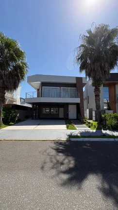 Imagem Casa mobiliada no Condomínio Caledônia com 4 dormitórios sendo 3 suítes e 4 vagas em Camboriú