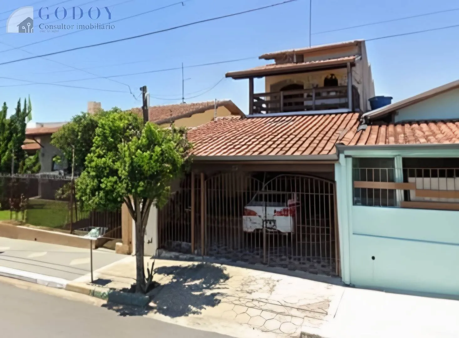 Foto do imóvel Casa Espaçosa com 3 Dormitórios em Localização Privilegiada - Jardim Rosely