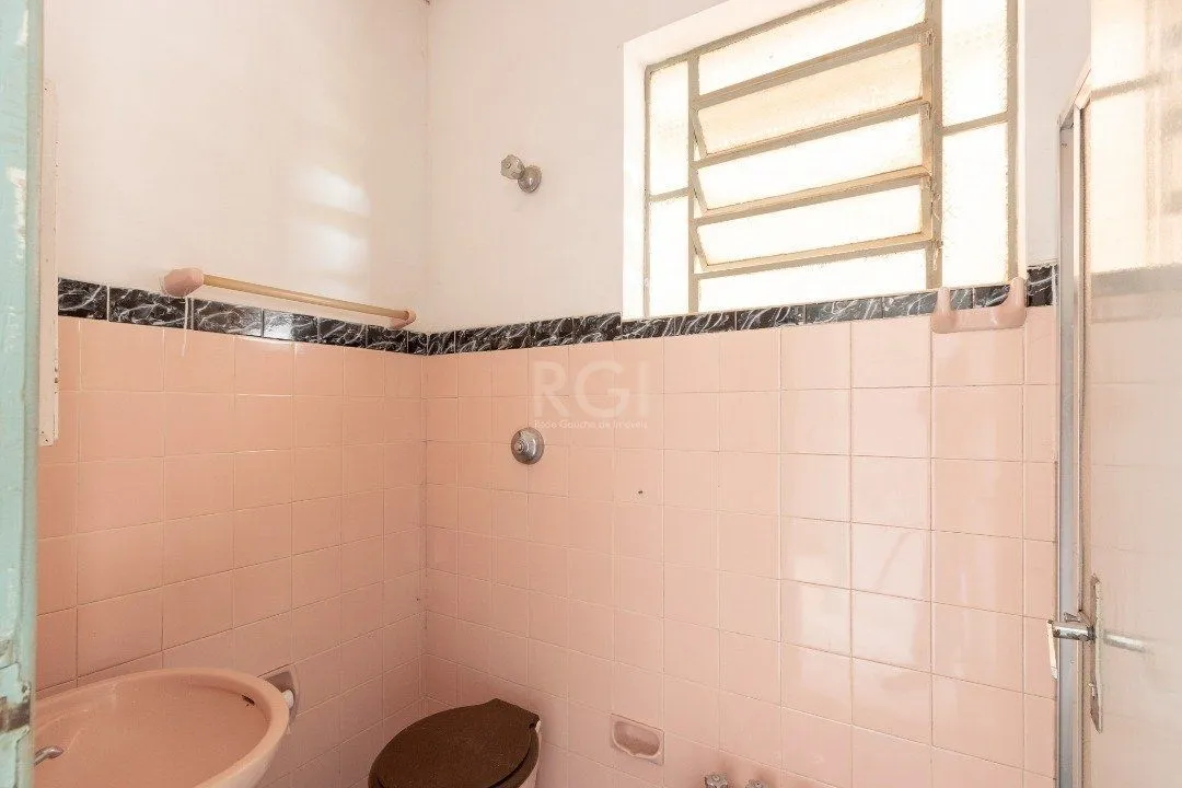 Imagem Casa para Venda - 220m², 3 dormitórios, sendo 2 suites, 2 vagas - Coronel Aparício Borges