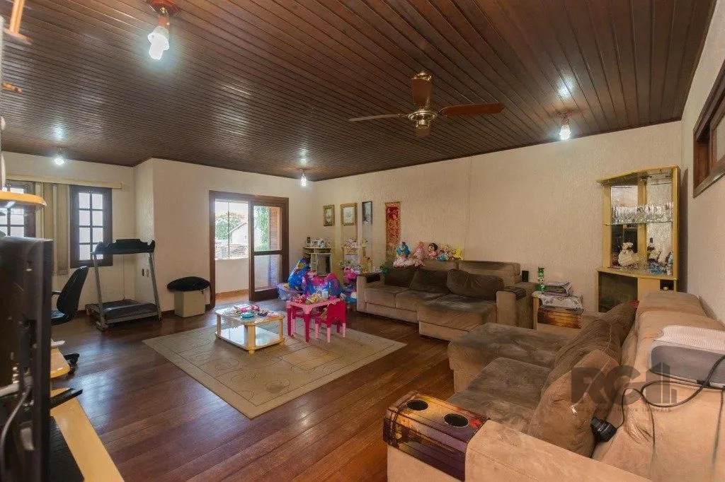 Imagem Casa de 4 quartos com 265m², no bairro Cavalhada
