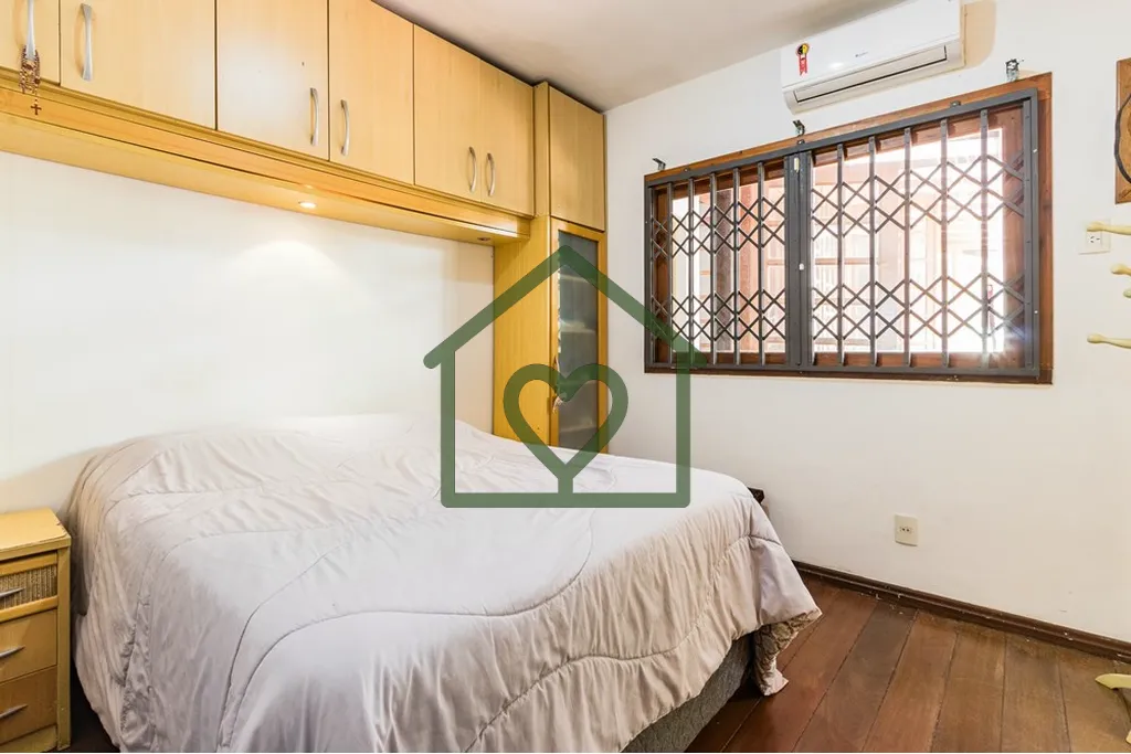 Imagem *O Lar Perfeito para Sua Família no Bairro Medianeira, Porto Alegre!* 
 
Descubra uma propriedade e...