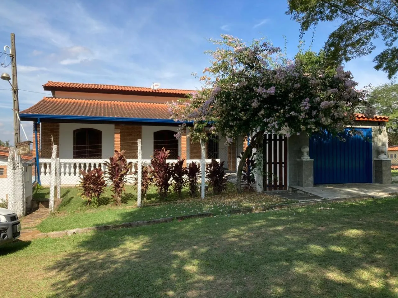 Imagem Linda Chácara de 3000m² com Casa Sobrado, Piscina, e Pomar ? Porteira Fechada em Aracoiaba da Serra
