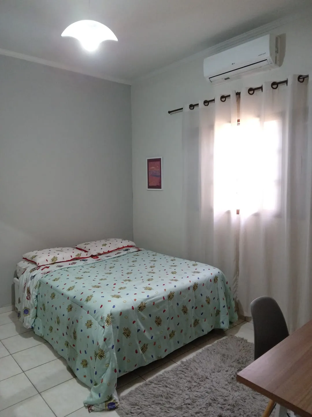 Imagem Sobrado à Venda no Bairro Maria Áurea, em Pindamonhangaba, Próximo ao Centro e à Avenida Principal