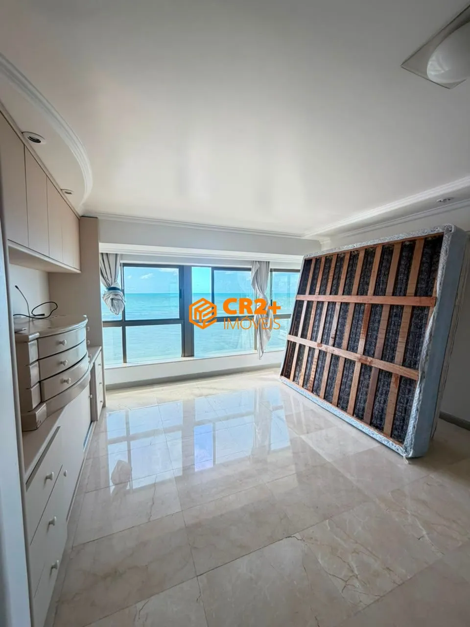 Imagem Vendo excelente cobertura em candeias, com 5 quartos, 3 vagas de garagem, condom