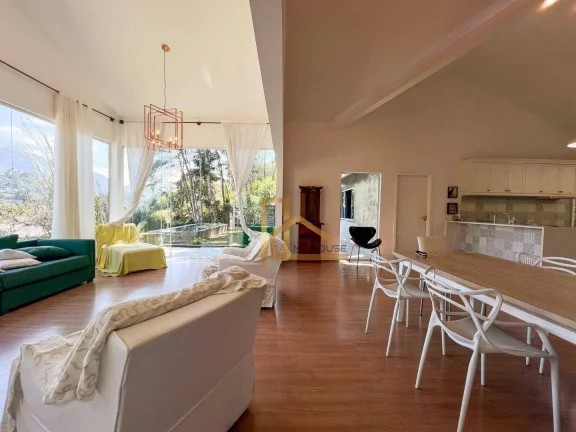 Imagem Casa Linear com 3 quartos com terreno plano e lazer privativo.