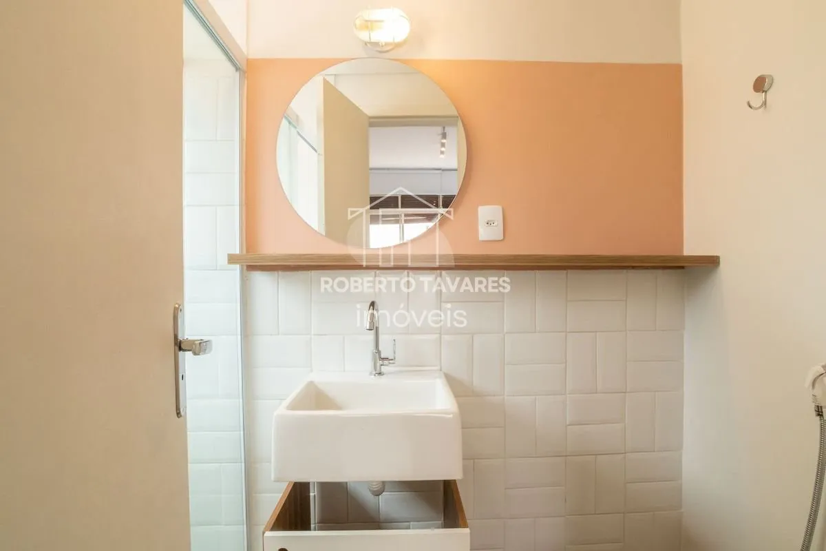 Imagem Apartamento Mobiliado e totalmente Reformado! 145 m2 úteis 5dts e 3 suítes, cozinha aberta para sala - Está a duas quadras da Av. Paulista.