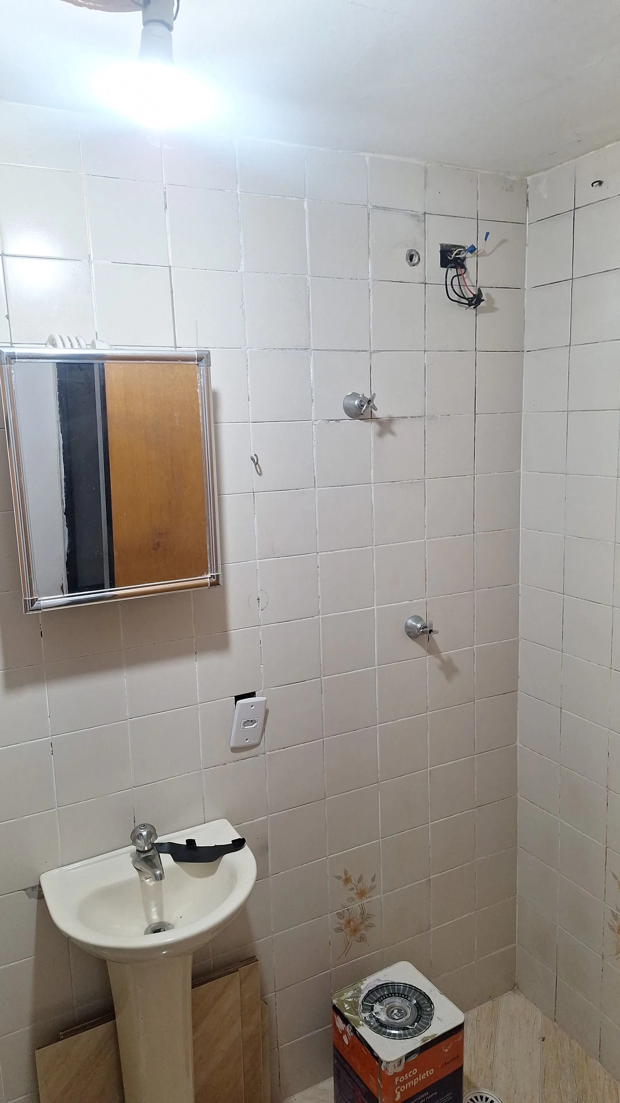 Imagem VENDO APTO DE 02 DORMIRÓRIOS NO CONJUNTO RESIDENCIAL INGAÍ - SP!