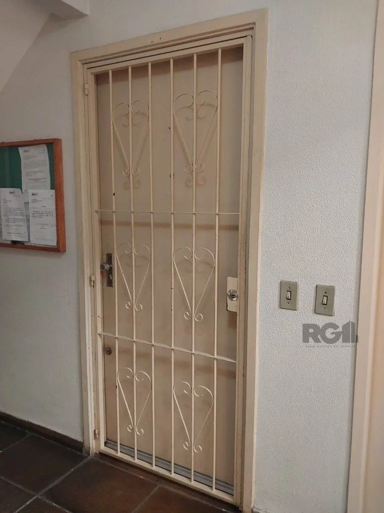 Imagem Vende-se apartamento 2 dorm com vaga, sacada com churrasqueira - 64m² - Partenon