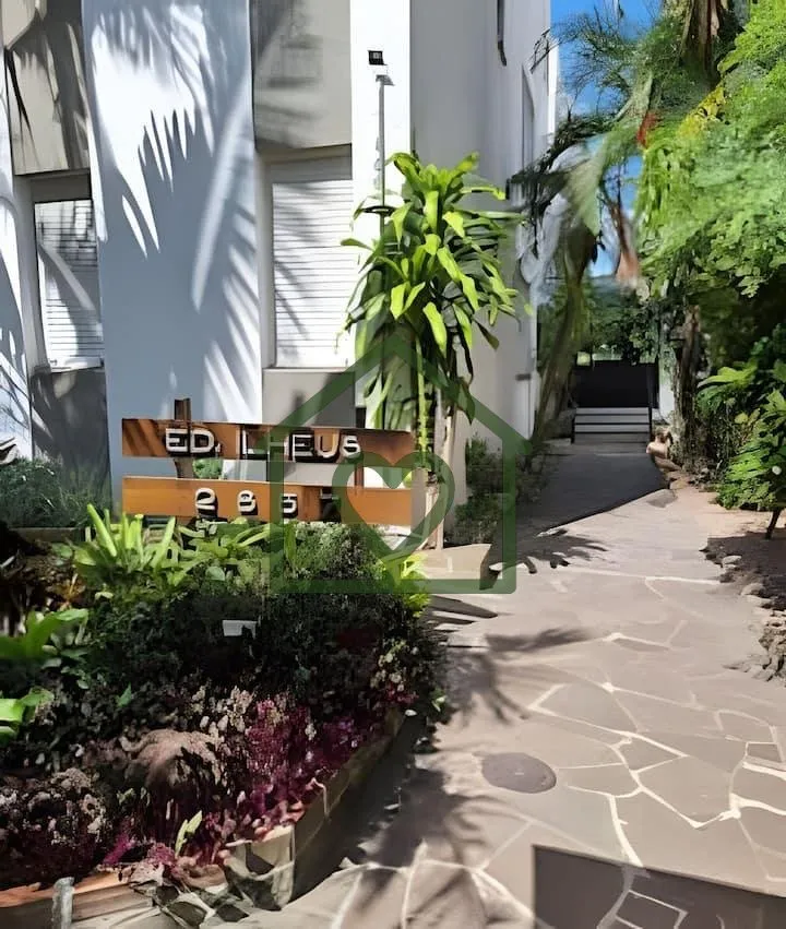 Imagem Apartamento térreo elevado, de frente e recuado, localizado em prédio com belos jardins. O imóvel...