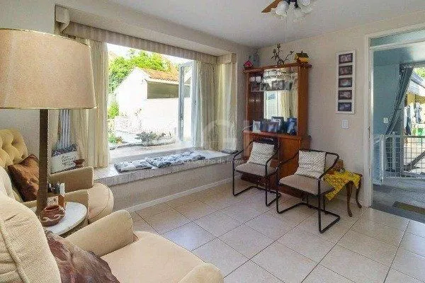 Imagem Casa para Venda - 227m², 3 dormitórios, sendo 1 suites, 4 vagas - Azenha
