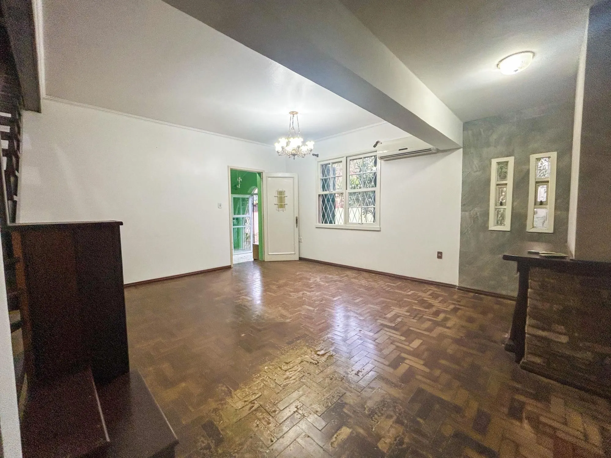 Imagem Casa Residencial com 3 Quartos, sendo 1 suíte e 3 Banheiros, no Bairro Santa Teresa em Porto Alegre, RS