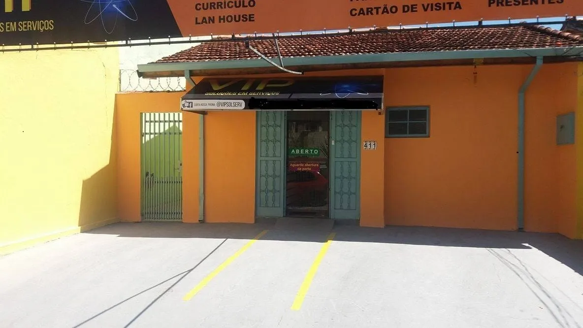 Imagem Comercial à venda 6 Quartos, 3 Vagas, 250M², Parque Jaraguá, Taubaté - SP