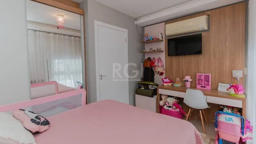 Imagem Apartamento de 3 dormitórios e 1 suíte no bairro Floresta em Porto Alegre
