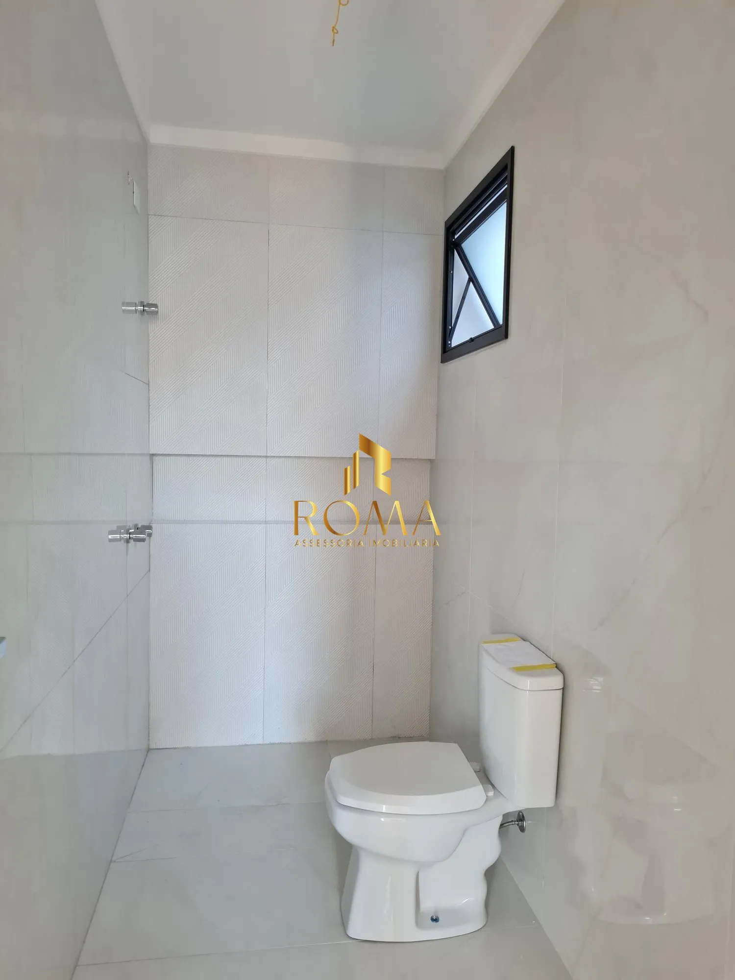 Imagem CASAS DOIS PISOS 03 DORMITÓRIOS E PÁTIO!!