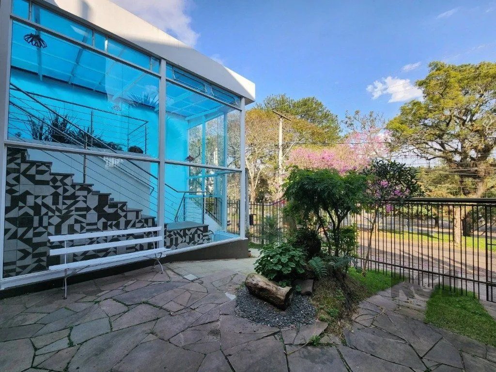Imagem Vende-se excelente cada 3 quartos com suíte, 4 vagas, anexo comn salão de festas, podendo ser usada para fins comerciais - 255m² - Chácara das Pedras