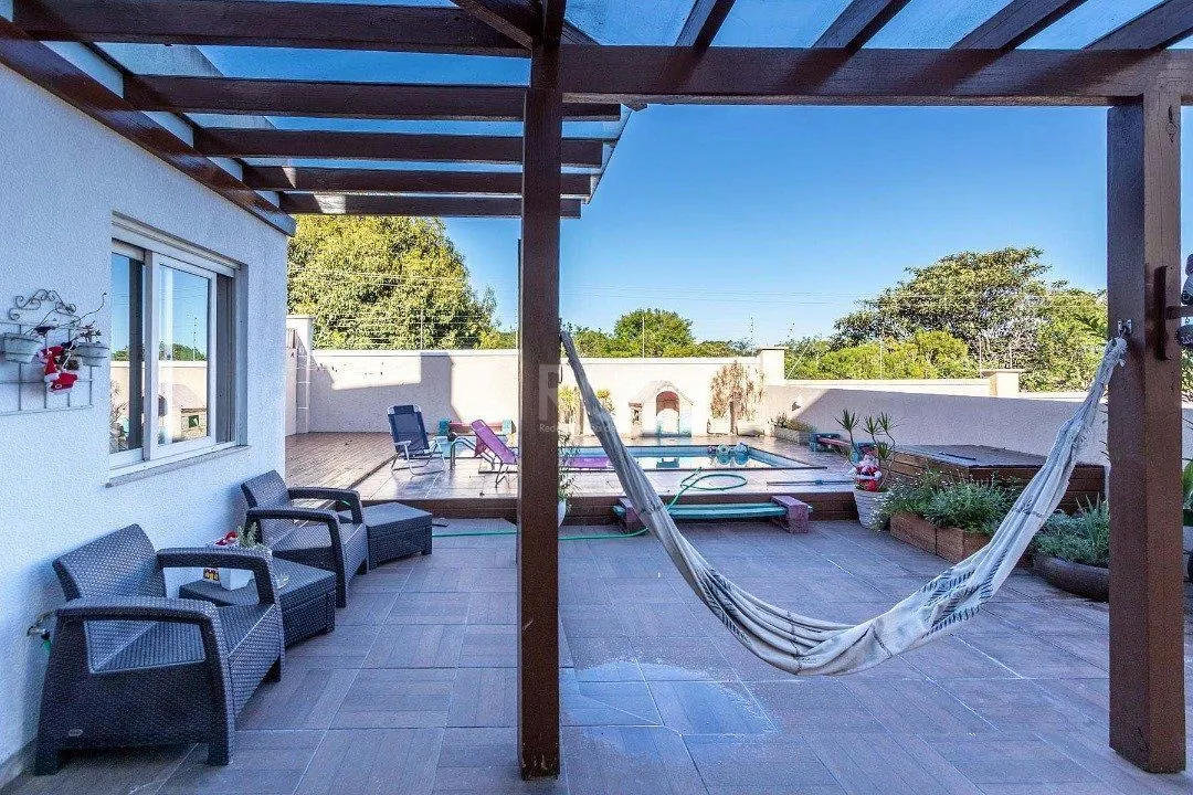 Imagem Casa para Venda com 4 dormitórios no bairro Hípica
