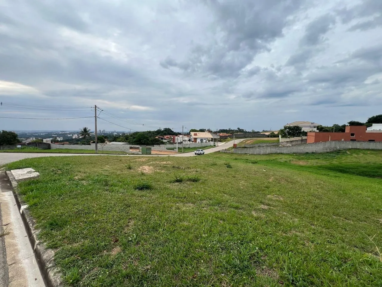 Imagem Excelente oportunidade de investimento! Terreno em condomínio Tereza Maria com 1022m² de área total, localizado no bairro Caputera em Sorocaba/SP.