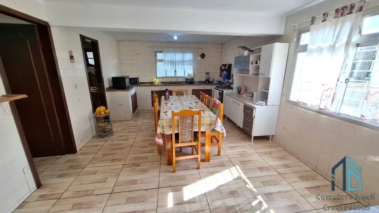Imagem Casa com edícula, 05 quartos sendo 02 suítes, no São Lourenço em Curitiba PR