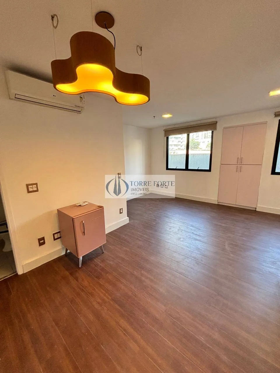 Imagem Ótima sala comercial com 32 m², 2 banheiros, 1 vaga de garagem na Perdizes.