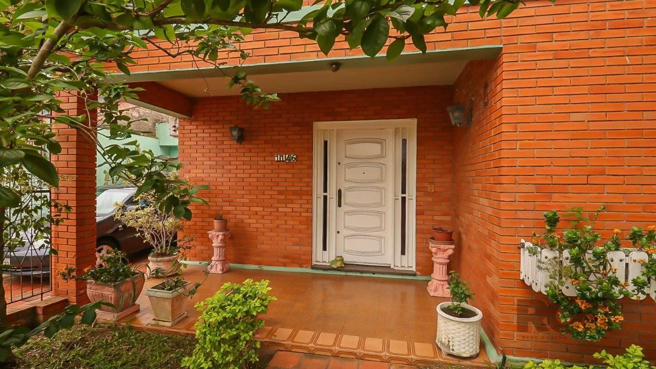 Imagem Casa com 2 quartos, vaga de garagem, churrasqueira, com 200m² privativos no centro de Esteio/RS