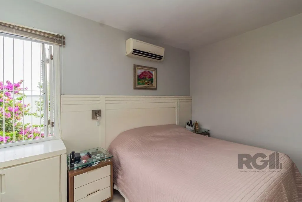 Imagem Casa com 3 dormitórios no bairro Nonoai