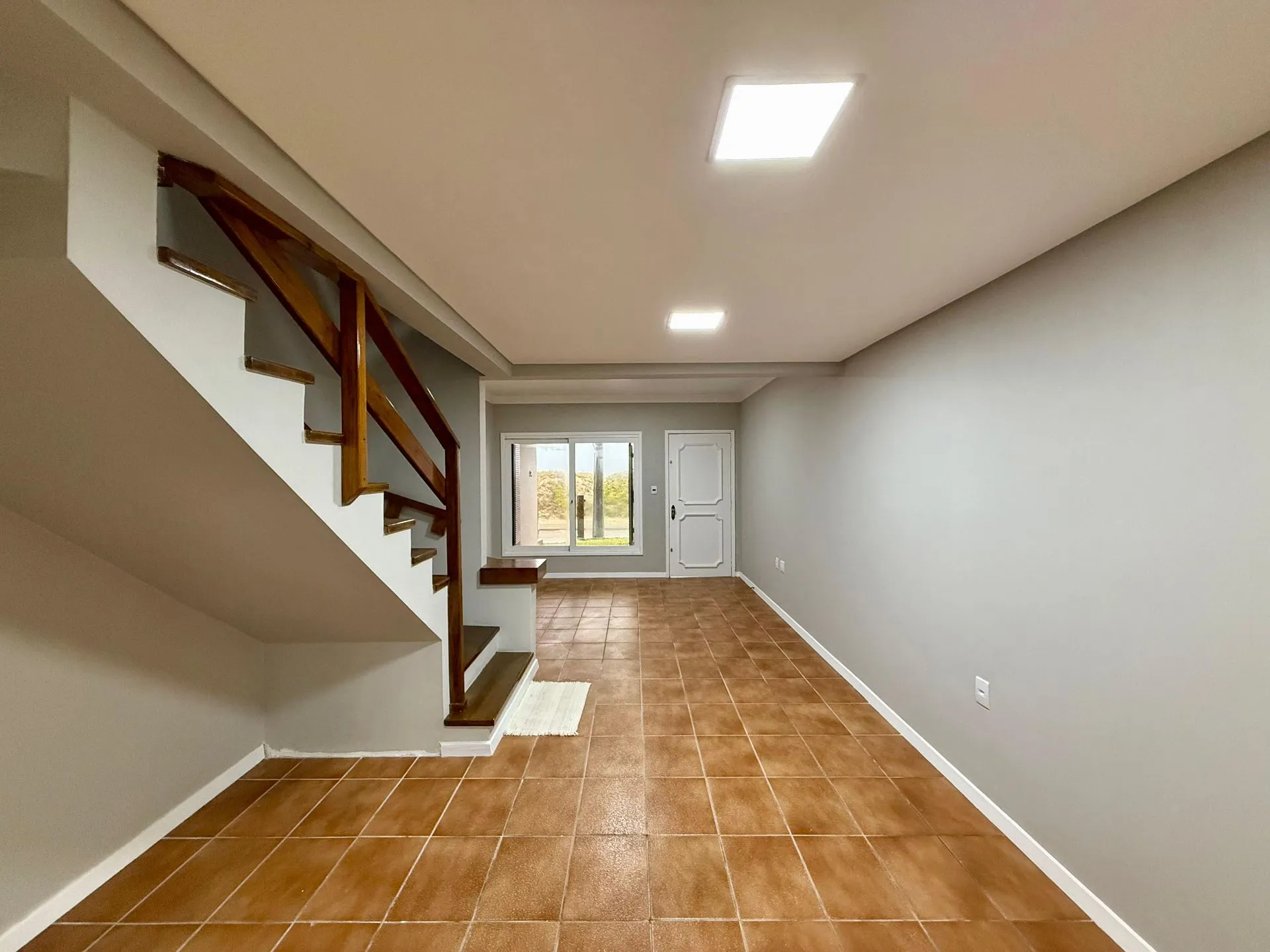 Imagem Triplex à venda em Xangri-lá, Centro, com 3 quartos, 111m2