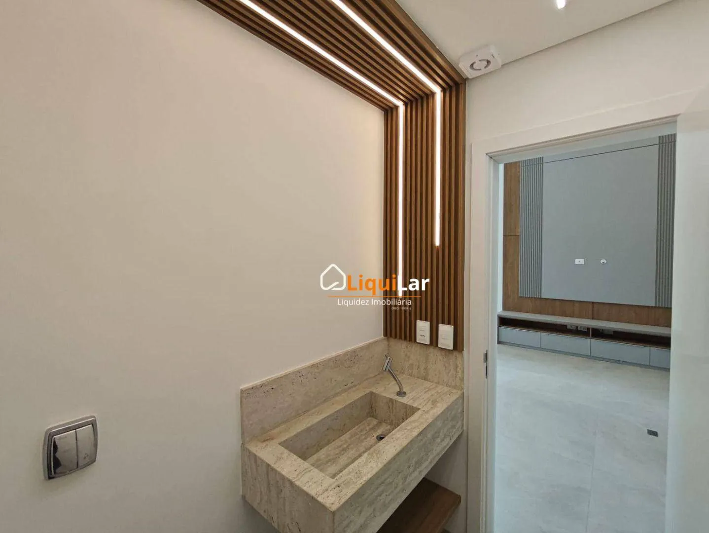 Imagem Sobrado de Alto Padrão no Alphaville II com 4 Suítes, Piscina e Suíte Master com Closet