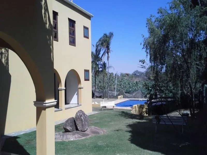Imagem Casa de Luxo em Condomínio de Prestígio em Valinhos-SP: 4 suítes, uma independente, 3 salas, escritório, 6 banheiros, 4 vagas, 400m², em meio ao verde