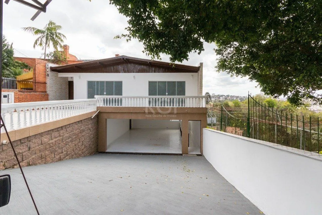 Imagem Casa para Venda - 454.7m², 5 dormitórios, sendo 1 suites, 8 vagas - Teresópolis
