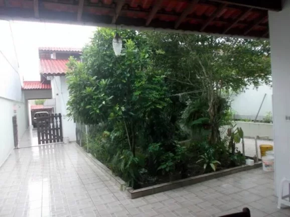 Imagem CASA COM 4 DORMITORIOS (1 SUITES)