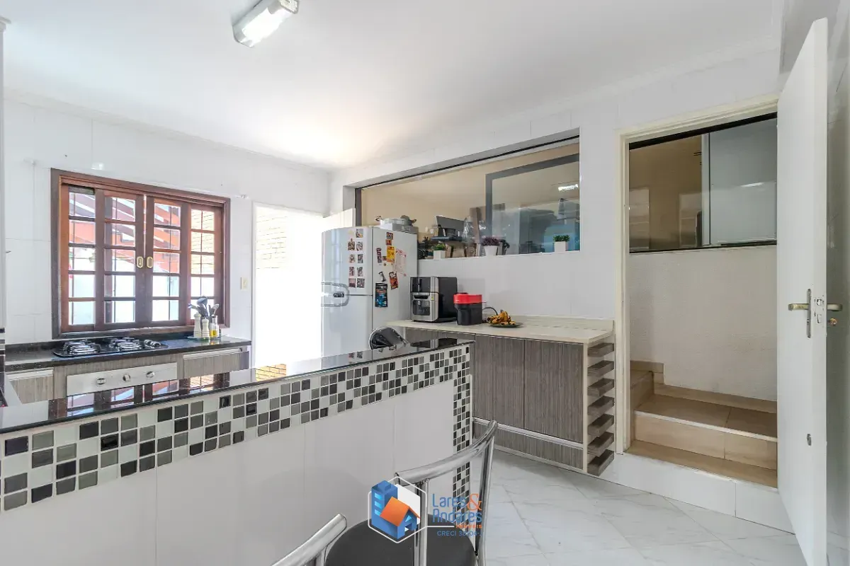 Imagem Sobrado para venda em Vila do Castelo com 3 quartos, sendo 1 suíte, 250m²