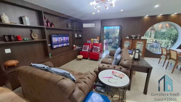 Imagem Casa em condomínio, 05 quartos sendo 04 suítes, 05 vagas, no Bairro Alto em Curitiba PR
