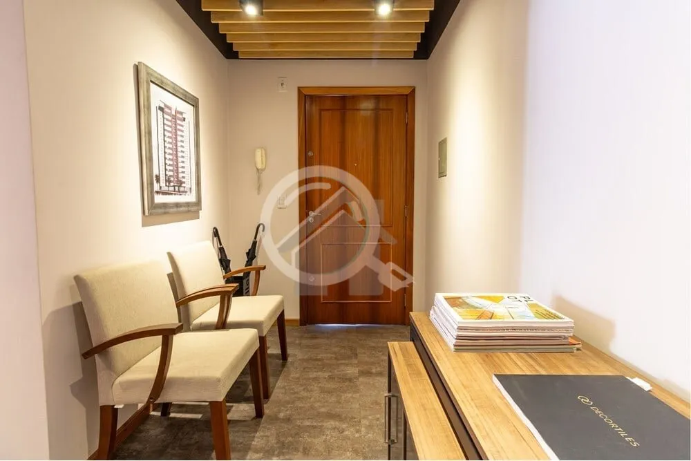 Sala comercial disponível na desejada Lima e Silva ? uma excelente oportunidade para profissionais ...