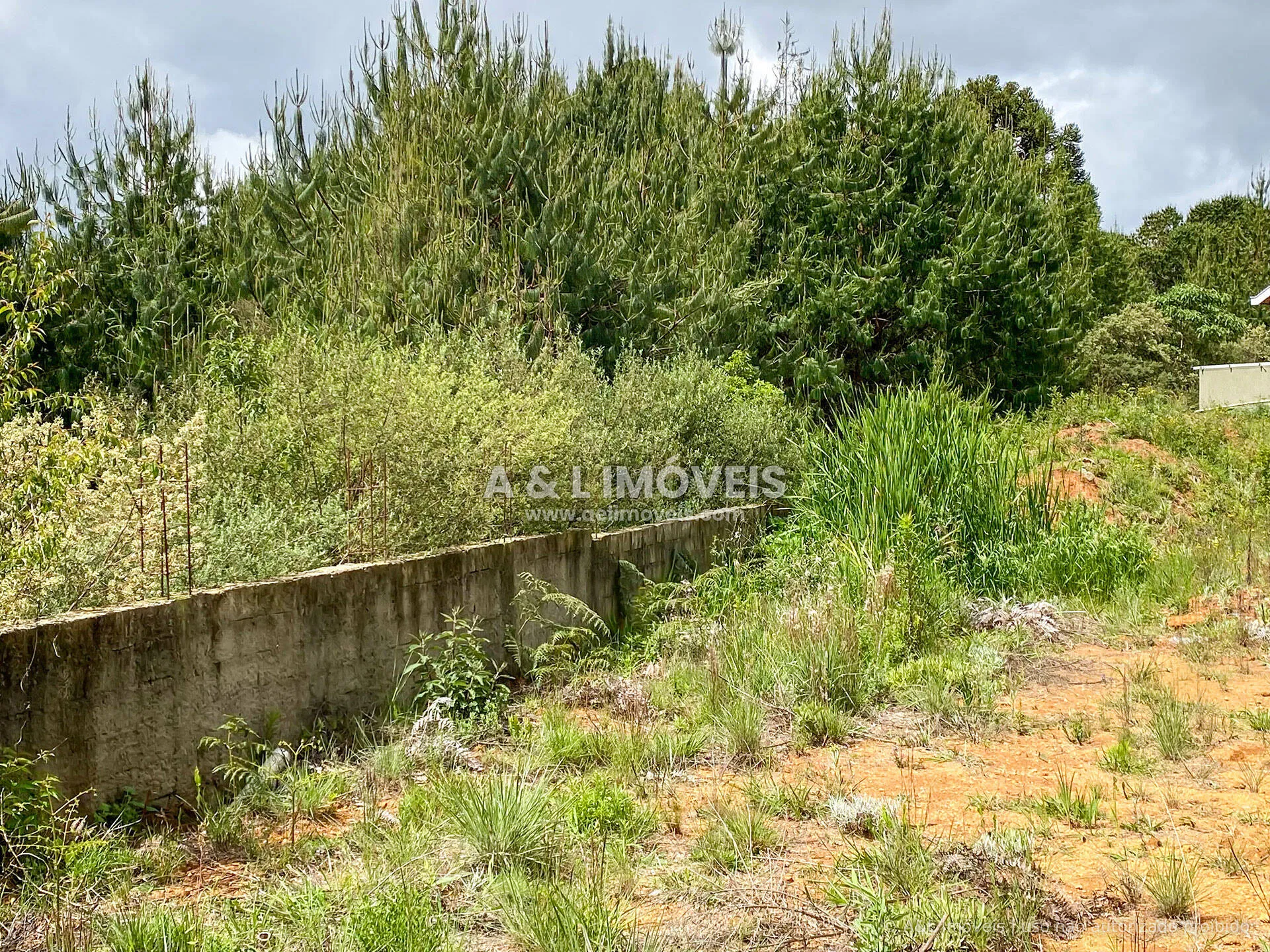 Imagem Terreno à venda em Campos do Jordão com 2.055,00 m²