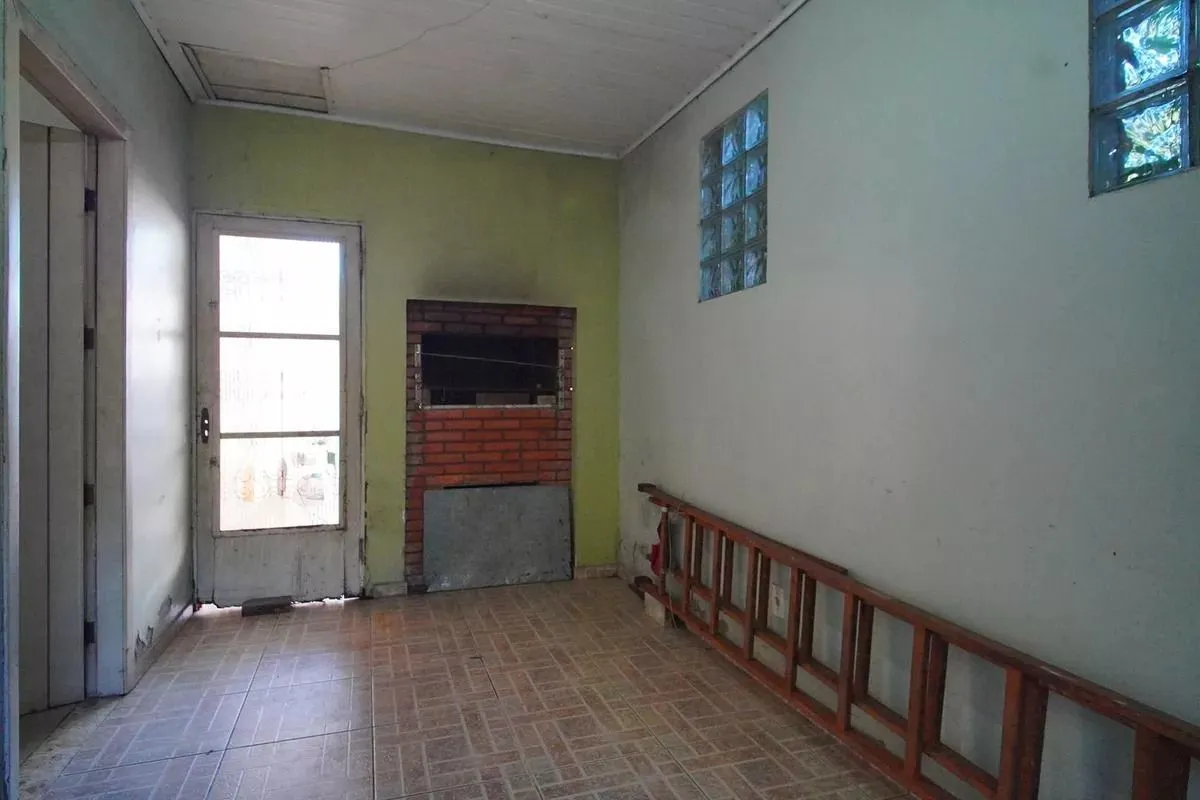 Imagem Casa Térrea com 5 dormitórios, Amplo Terreno de 300m² - Bairro Santa Rosa