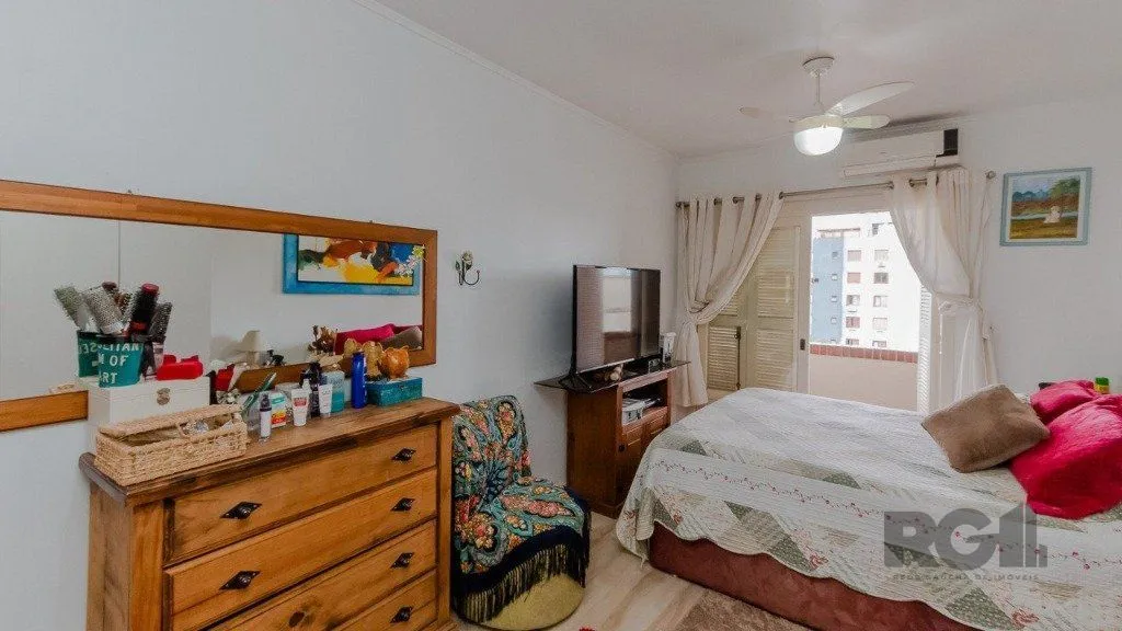 Imagem Casa 394m², 4 dormitórios, 4 vagas no bairro Cristo Redentor
