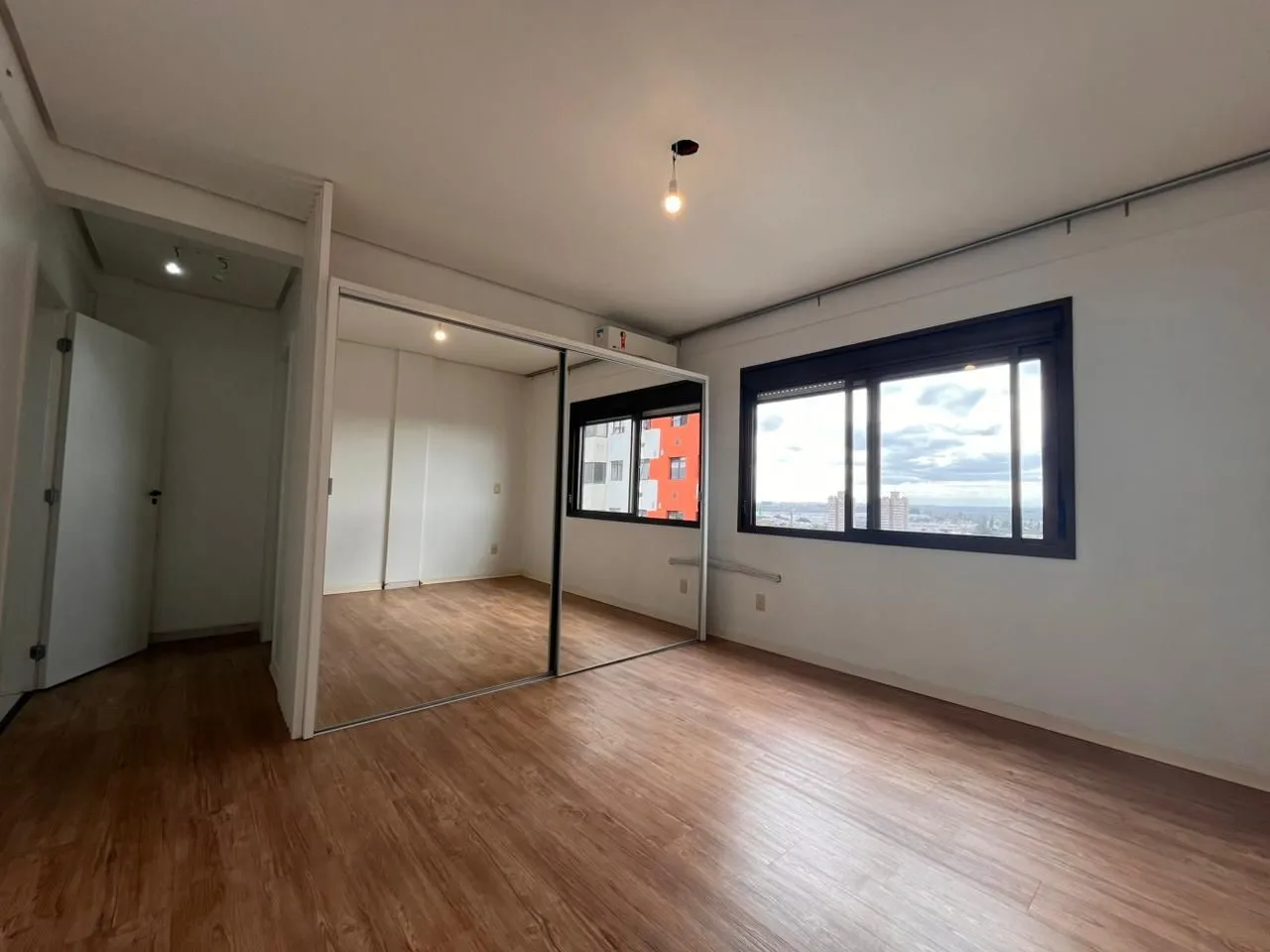 Imagem Excelente apartamento de 2 dormitórios com vaga dupla e depósito