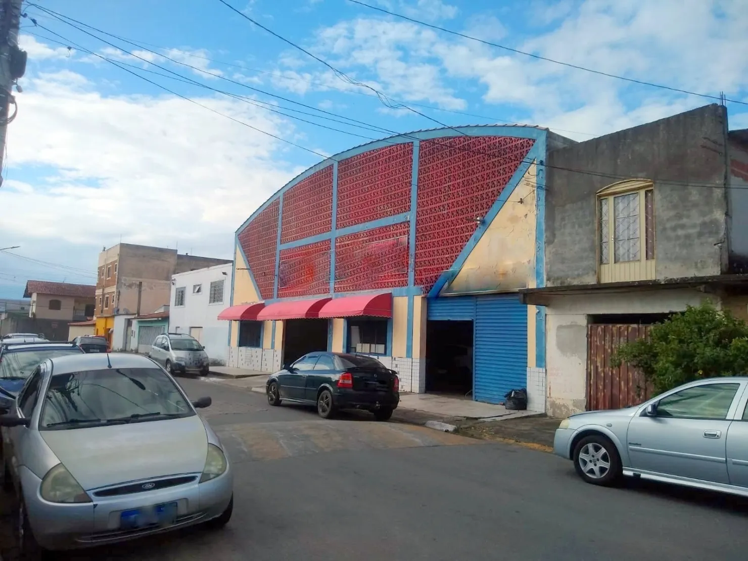 Imagem Galpão com 600 m2 livres, pé direito alto, ideal para logistica e distribuidora. vende ou aluga.Centro de Potim - SP