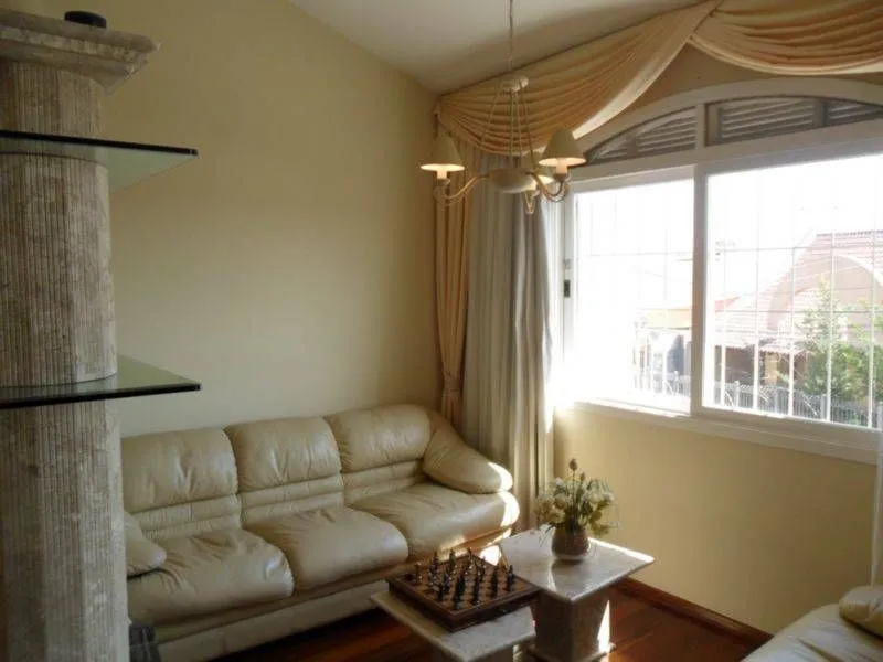 Imagem Casa para Venda - 348m², 3 dormitórios, sendo 1 suites, 2 vagas - Medianeira